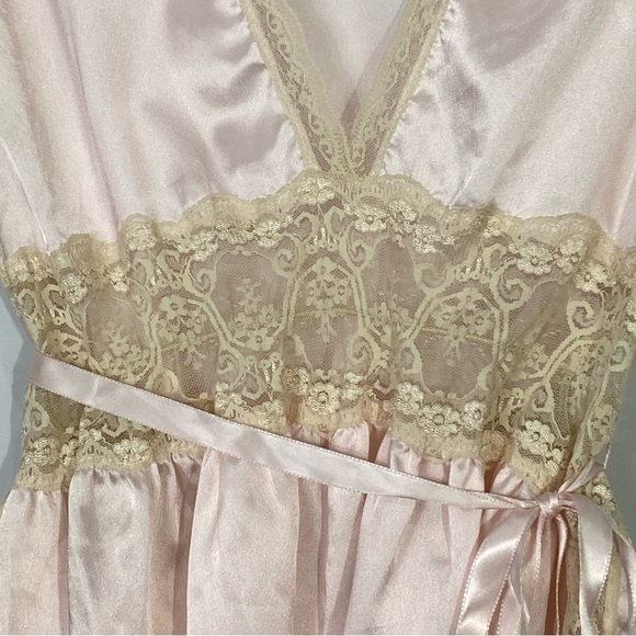 VICTORIA'S SECRET Vintage Gold Label Satin Lace Romper Teddy - Picture 9 of 14